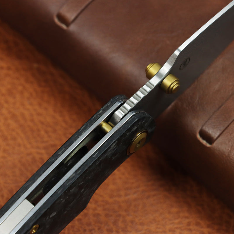 Kansept Falk | Thumb Stud | Shred Carbon Fiber | 3.31" Damascus Blade | Cédric Destombes Designed | K1142A1