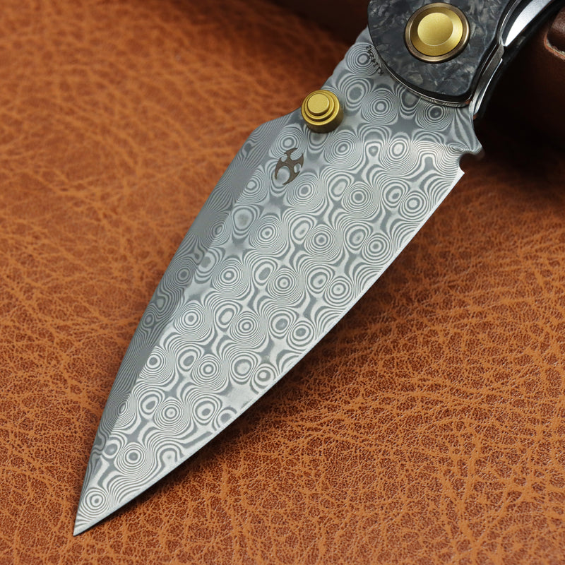 Kansept Falk | Thumb Stud | Shred Carbon Fiber | 3.31" Damascus Blade | Cédric Destombes Designed | K1142A1