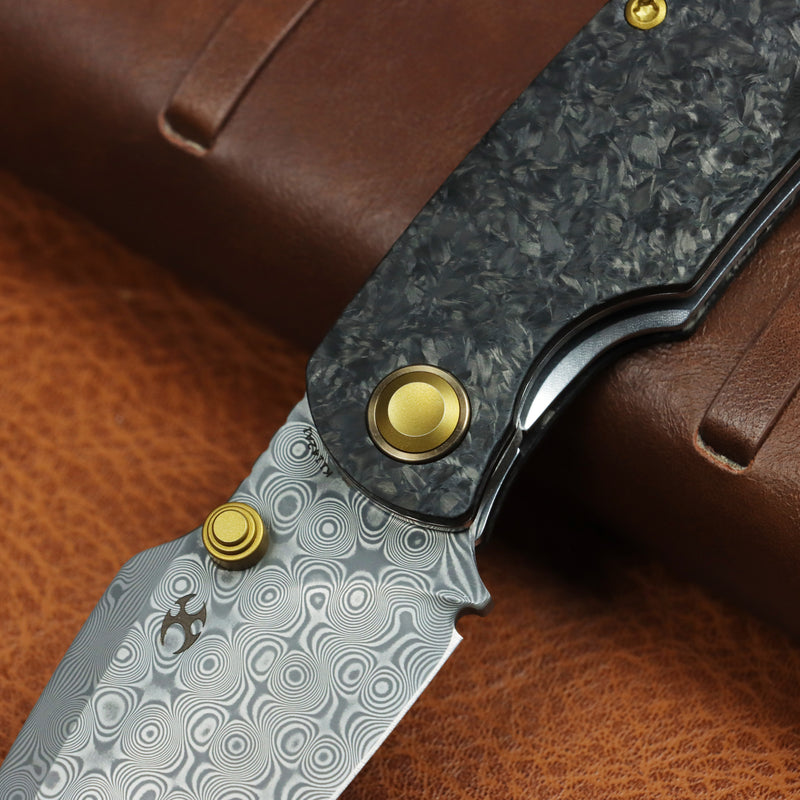 Kansept Falk | Thumb Stud | Shred Carbon Fiber | 3.31" Damascus Blade | Cédric Destombes Designed | K1142A1